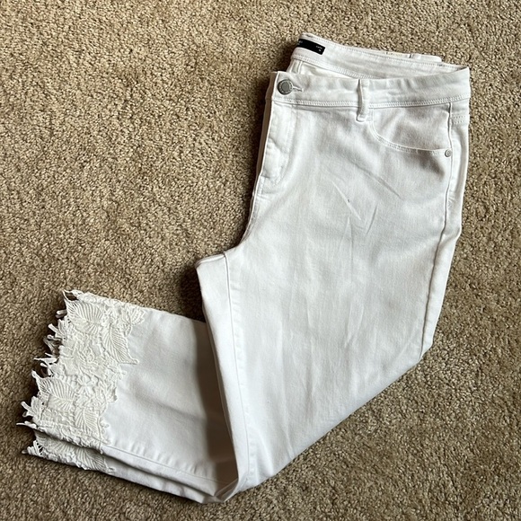 Simply Vera Vera wang lace hem mid rise denim white capris  zip up size 16 - Picture 2 of 7